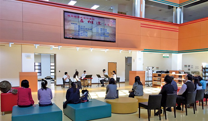 98年校慶圖書館愛閱&樂樂集點抽好禮活動
