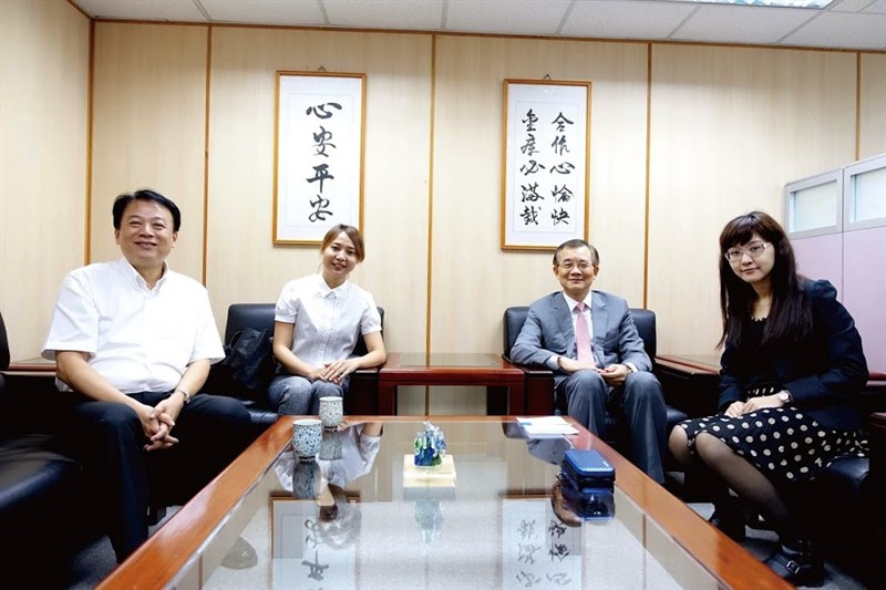 人物專訪  一路走來三十年扎實硬底子造就國貿人才專訪對象：戴燈山校友