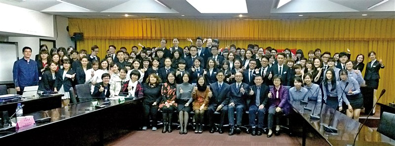 國際商務系大學部畢業專題發表序

