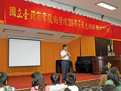 校長親蒞志願服務基礎訓練現場為同學勉勵