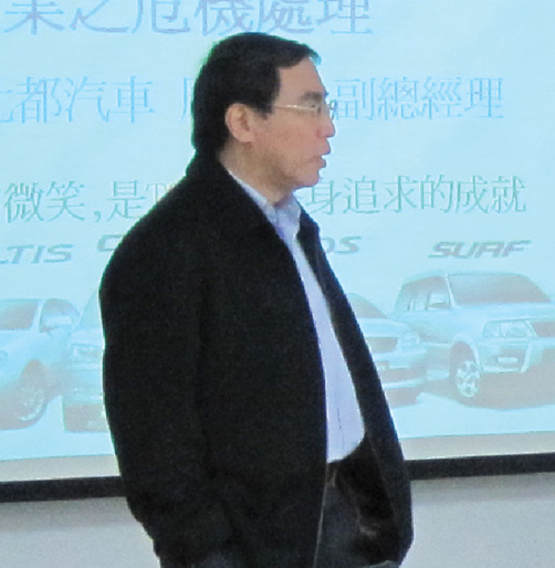 張世佳老師強調理論與實務並重