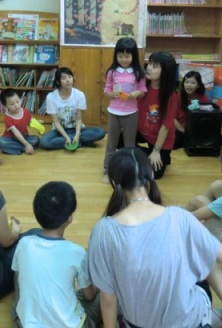 郭筱晴老師透過兒童英語活動中作教學
